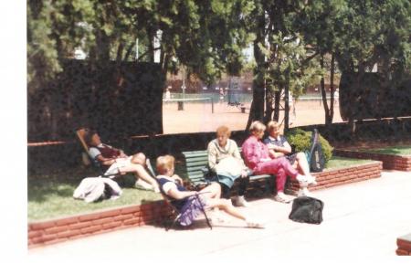 Año 1988 - Jardín de Tenis. Abby Gagliano, Toty Micheli, Ana Maranca, Pochi Tomasoni y Martha Parvis.